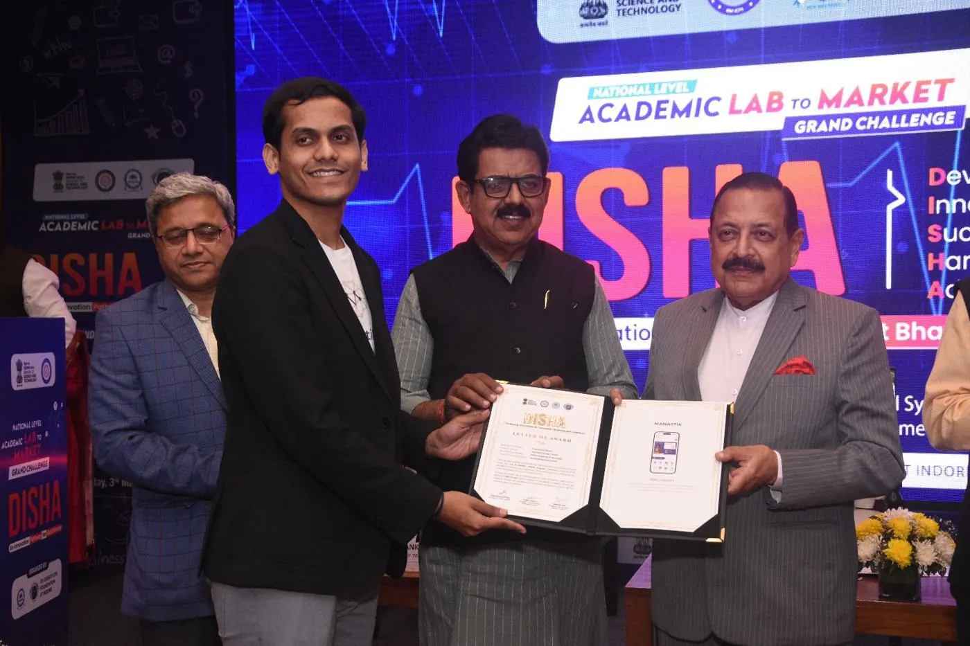 The Manastik team receiving an award from Union Minister Dr. Jitendra Singh at the Academic Lab to Market grand challenge